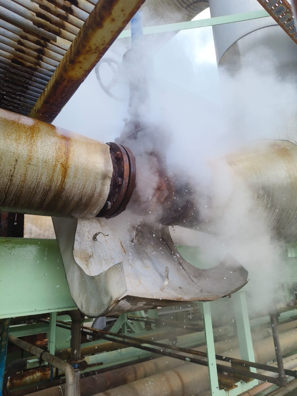 Pipeline Leak Point From LP Steam Header To Pulp Machine